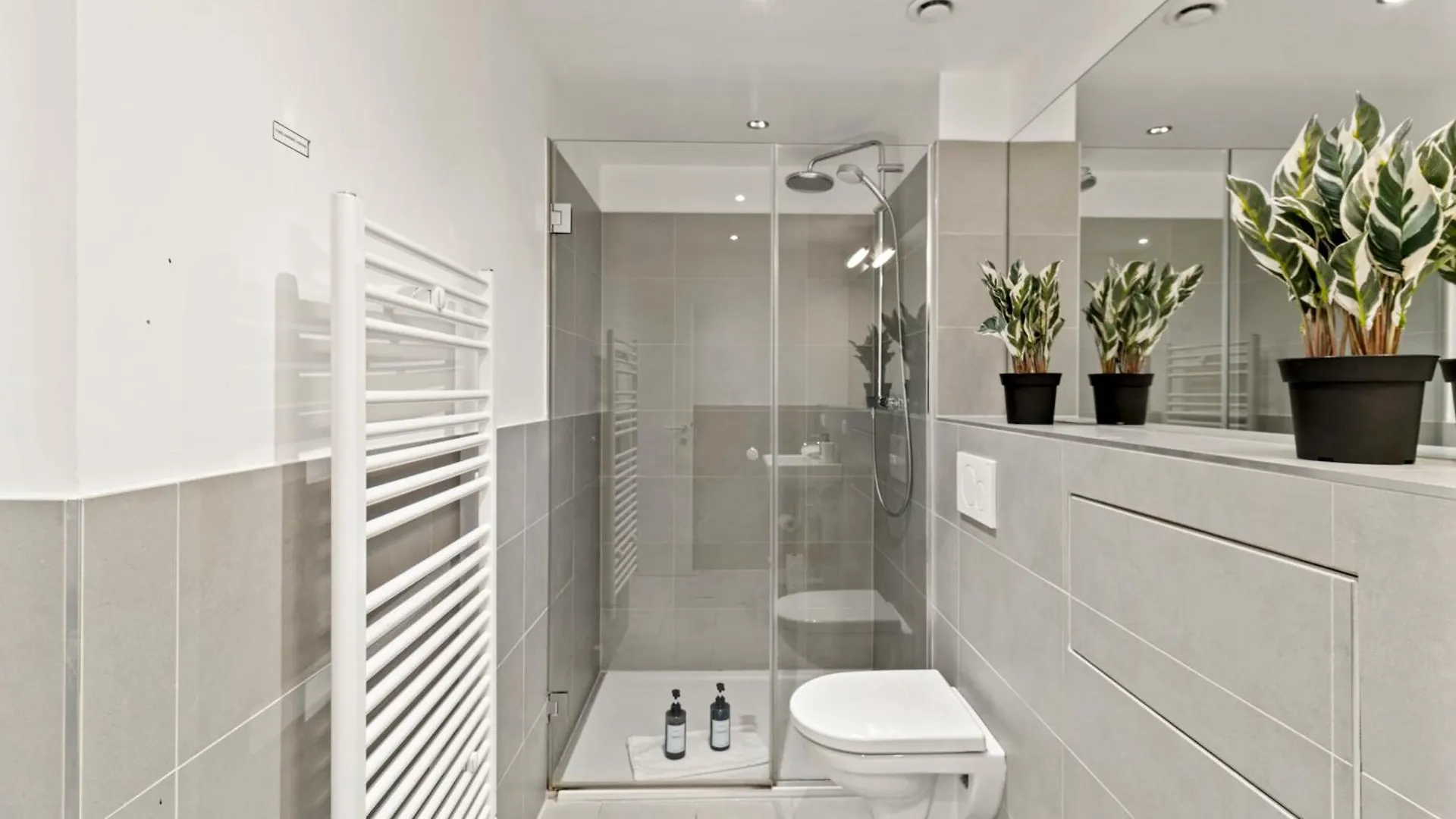 Appartamento At Central Station I 3 Minutes To Shopping Street I High Speed Wifi Vienna
